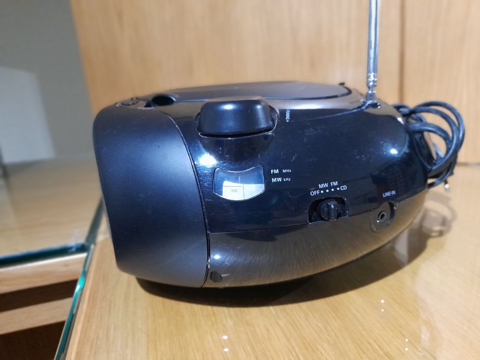 AM/FM Radio with CD Player64584985912834122