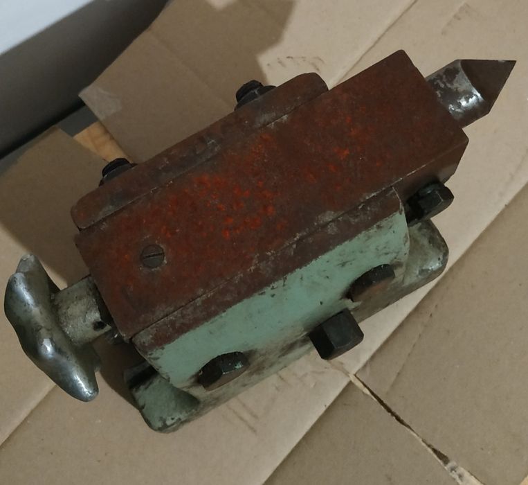 Задня бабка УДГ 250.