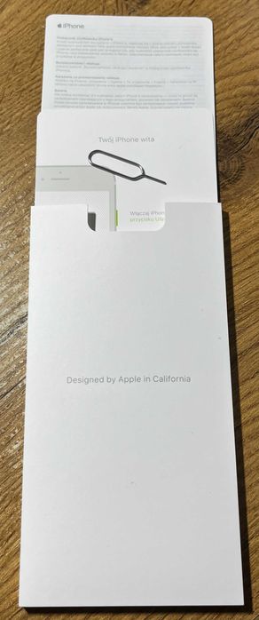 Pudełko po białym Iphonie 7