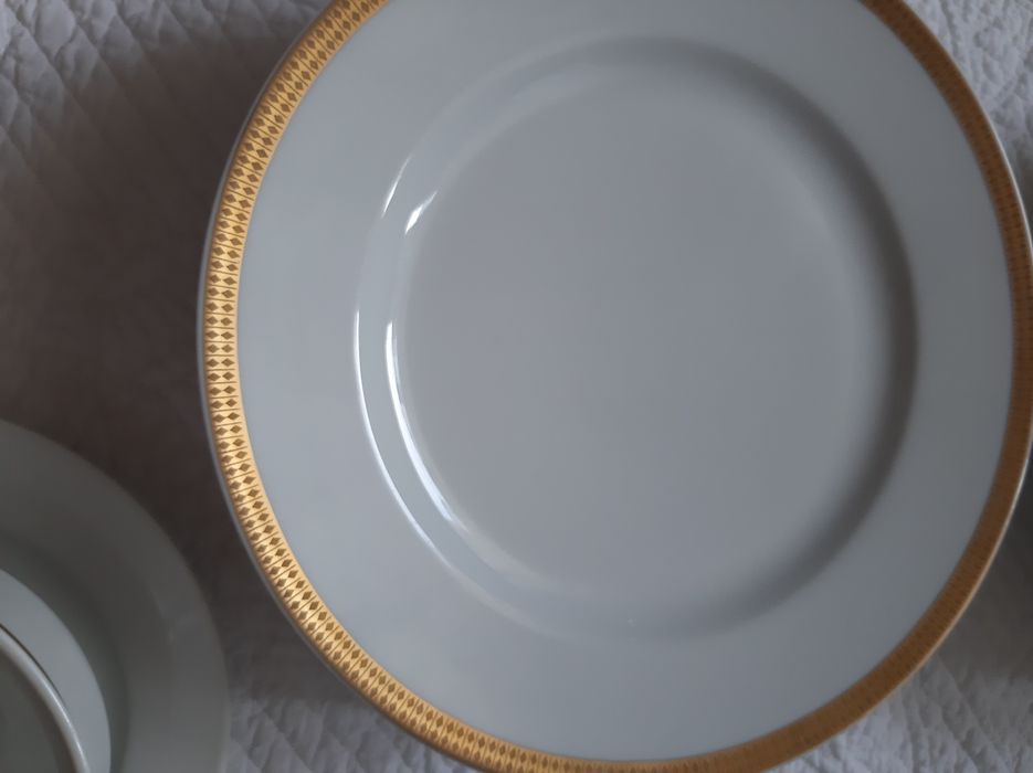 Porcelanowy zestaw obiadowy Kahla  – lata 70/80– złote zdobienia