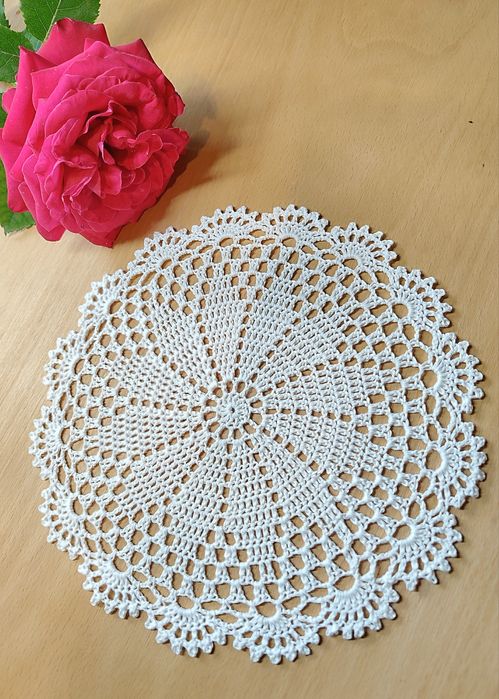 Серветка ажурна в'язана гачком Для інтер'єру подарунок як декор