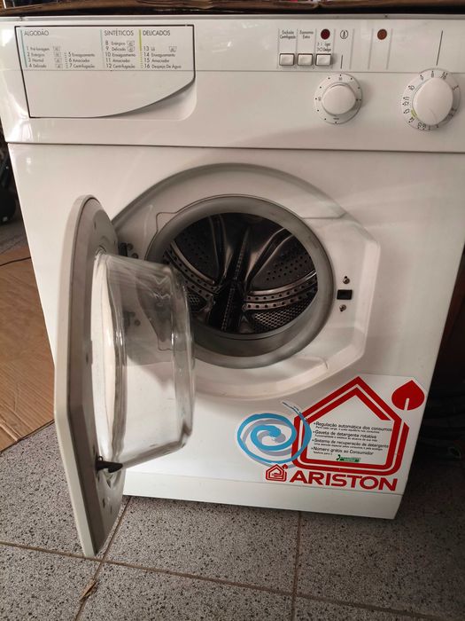 Máquina de lavar Ariston
