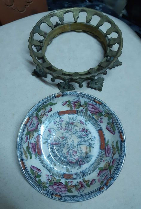 Prato Antigo em Porcelana Oriental