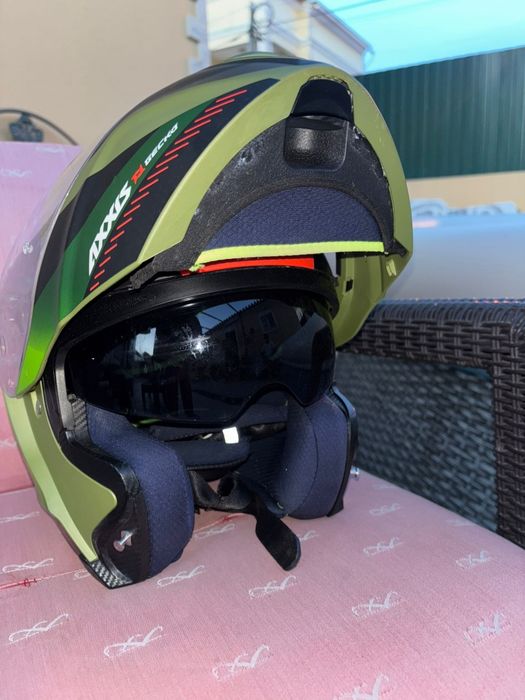 Capacete, luvas e casaco de mota