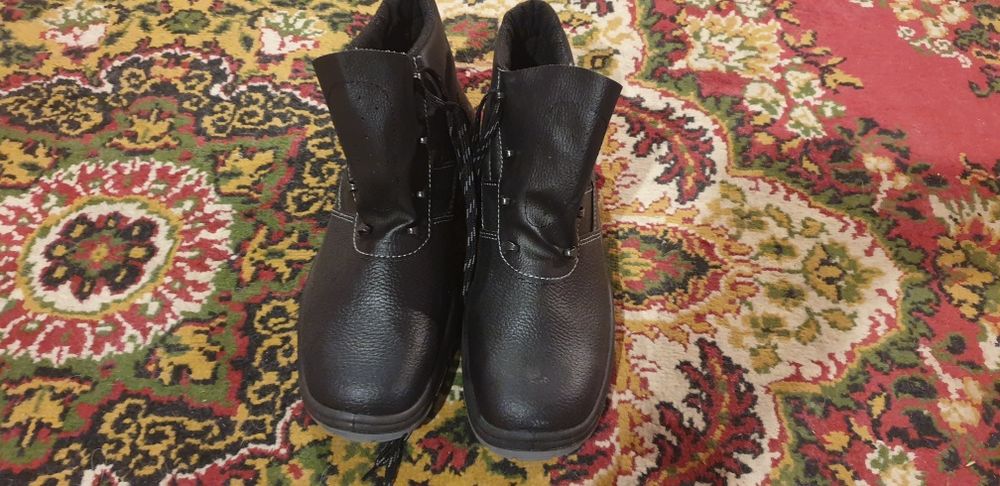 Buty r.46 solidne wygodne do pracy