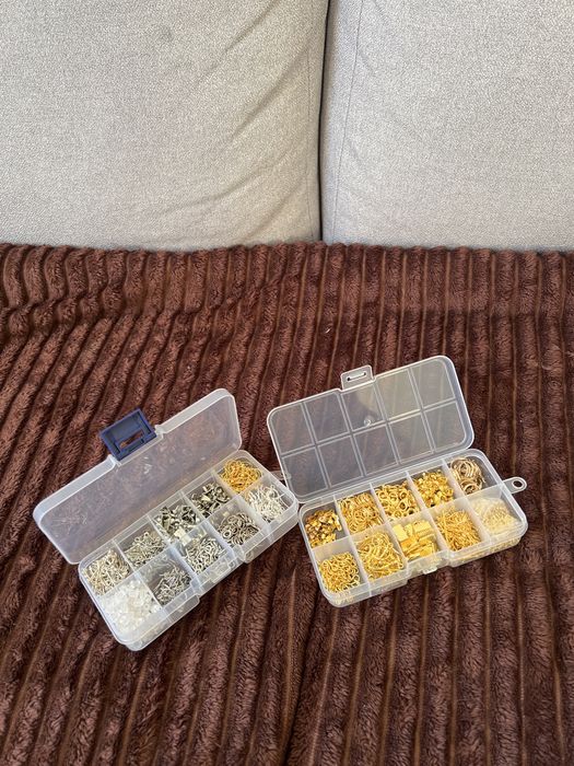 Vendo Lot De Artigos para Artesanato de Pulseiras, Colares e Brincos varios charms e peças e alicate
