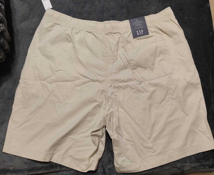 Продам шорти GAP.