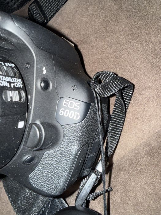 Зеркальный фотоаппарат Canon EOS 600D