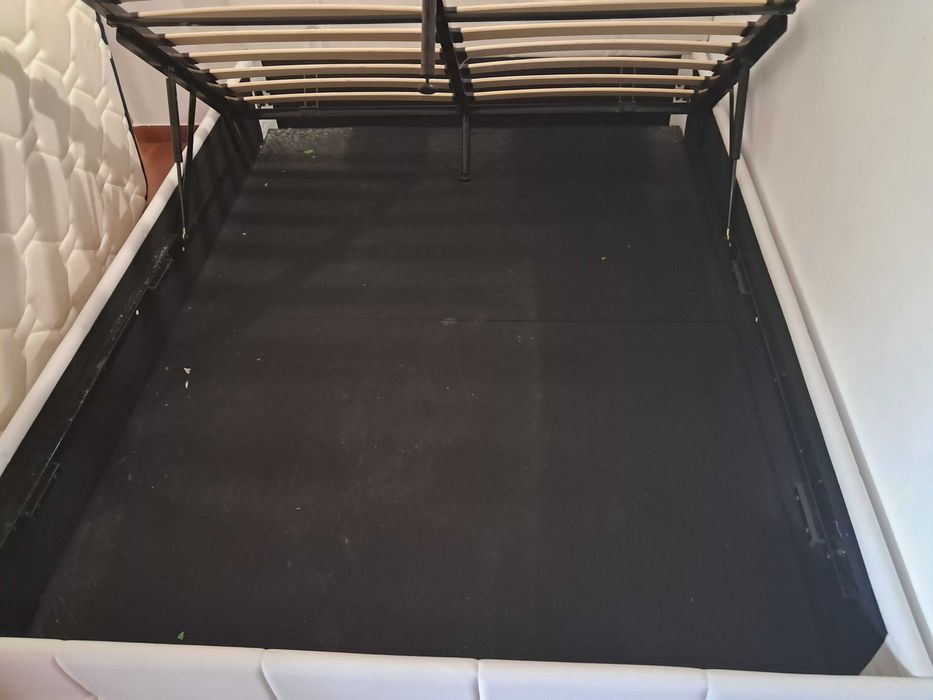 Vende-se cama somnier e colchão em muito bom estado
