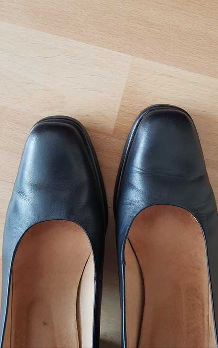 skórzane buty na obcasie r.37