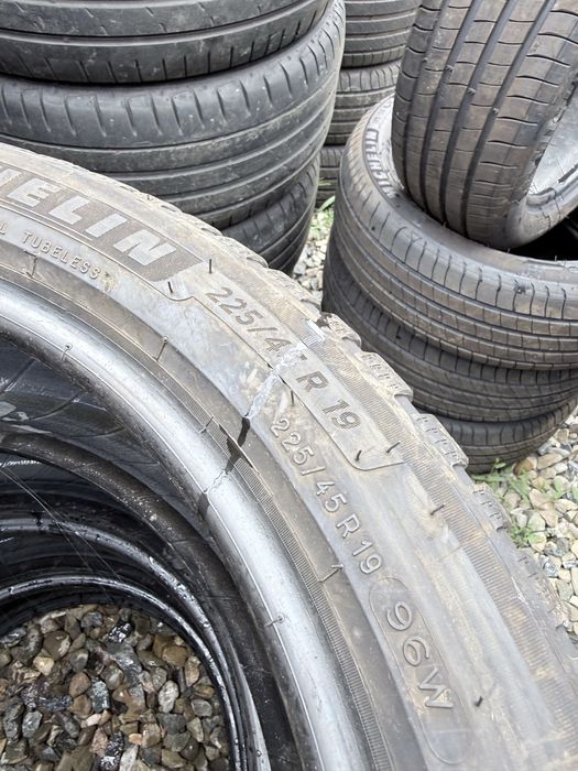 Шини все сезонні 225/45/19 Мішелін крос клімат