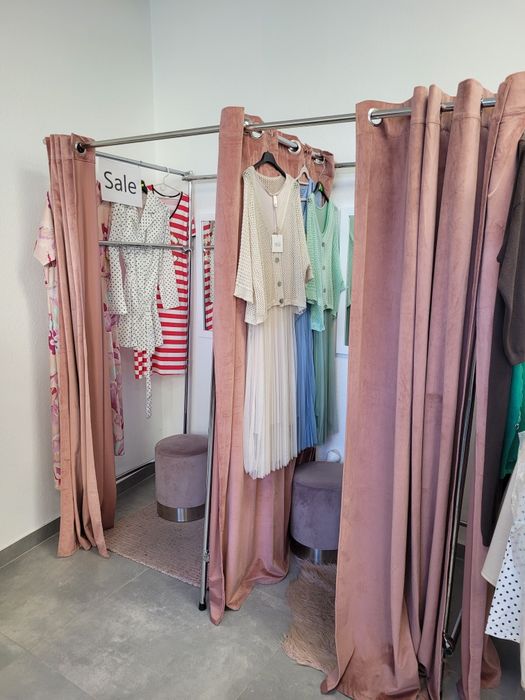 Sprzedam wyposażenie sklepu na 90 m2