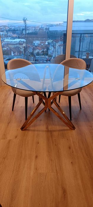 Mesa de sala com 4 cadeiras como novas