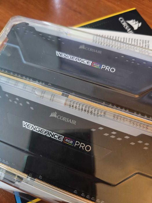 Kit memoria DDR4 2x16GB 3200MHz Corsair Vengeance Pro RGB