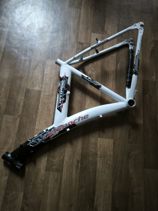 Рама18AL Comanche Ontario fly26