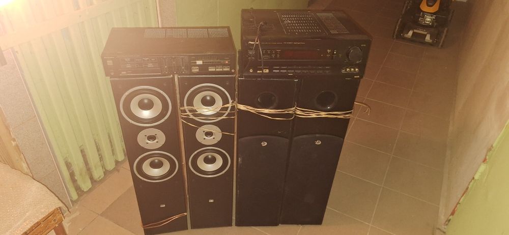 Amplituner z głośnikami
