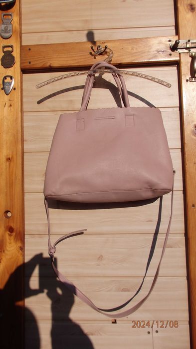 Torebka na ramię i do ręki marki Reserved.