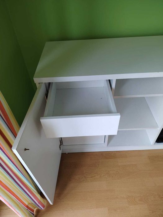 White Cabinet/Sideboard with Cupboard and Drawer Storage Space