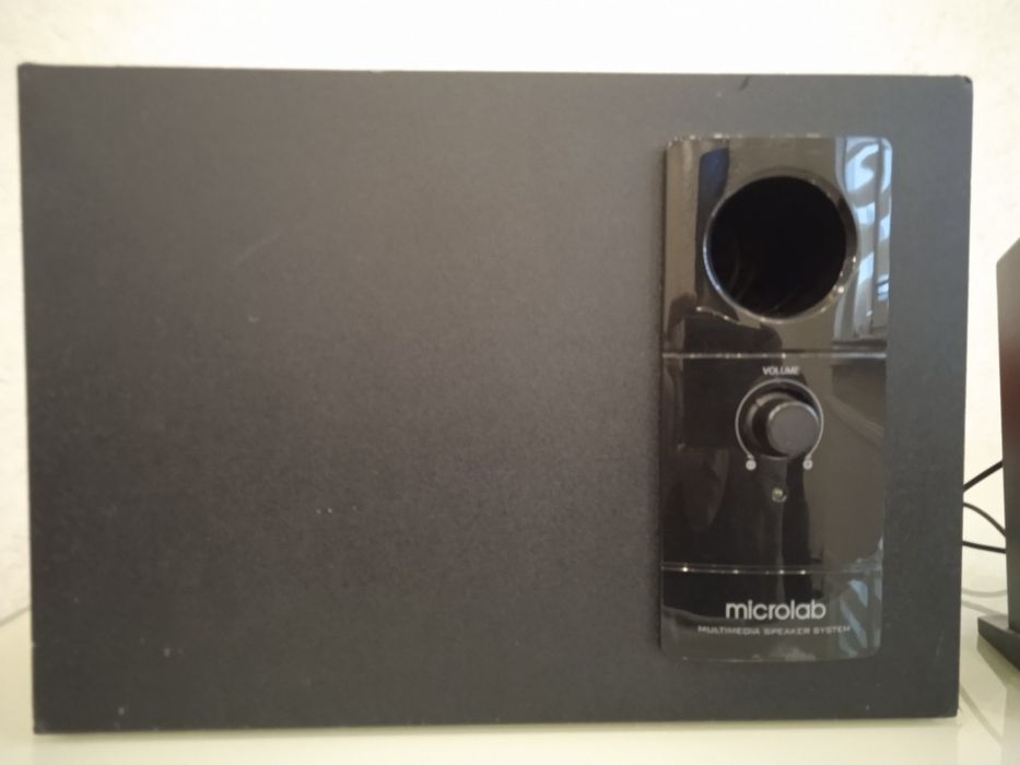 Акустична система Microlab M200. саббуфер.