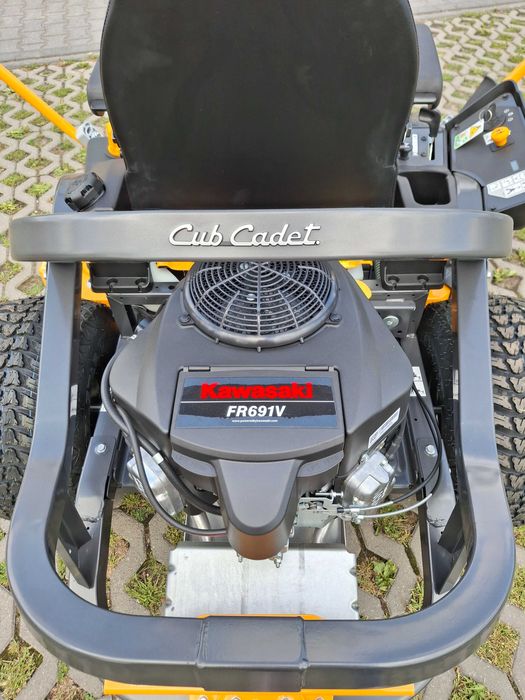 Traktor Zero Turn Cub Cadet Z2 127 Ultima