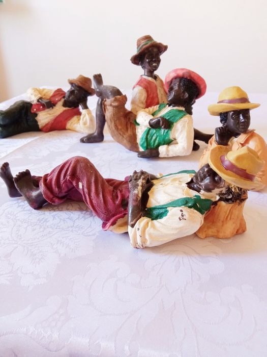 Conjunto de 5 bonecos figuras em resina