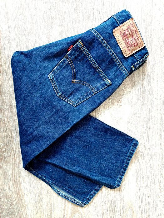 LEVI'S 544 spodnie jeansowe 3/4 damskie z rozcięciami