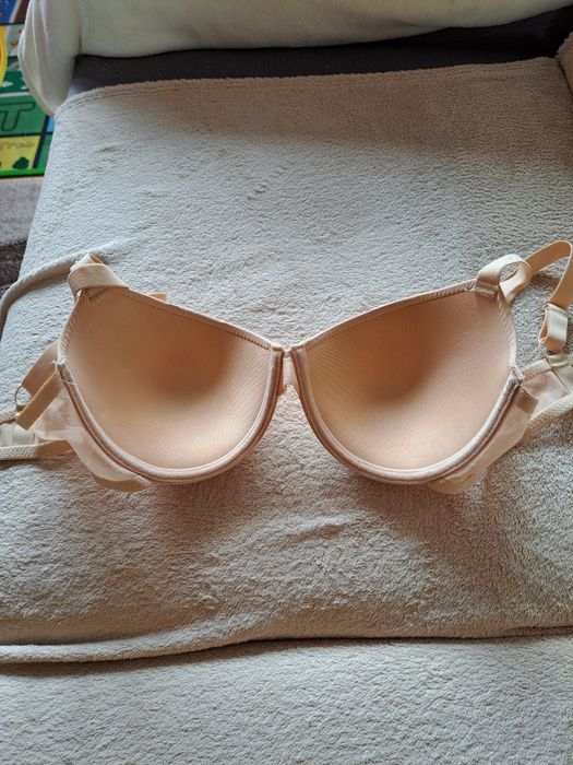 Biustonosz cielisty 80c i buty