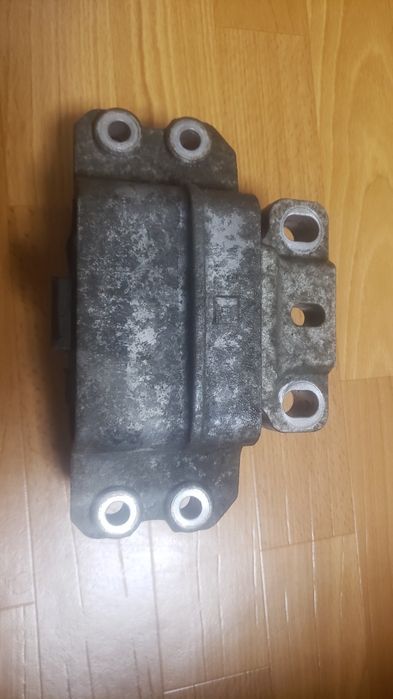 Подушка (опора) двигуна octavia a5