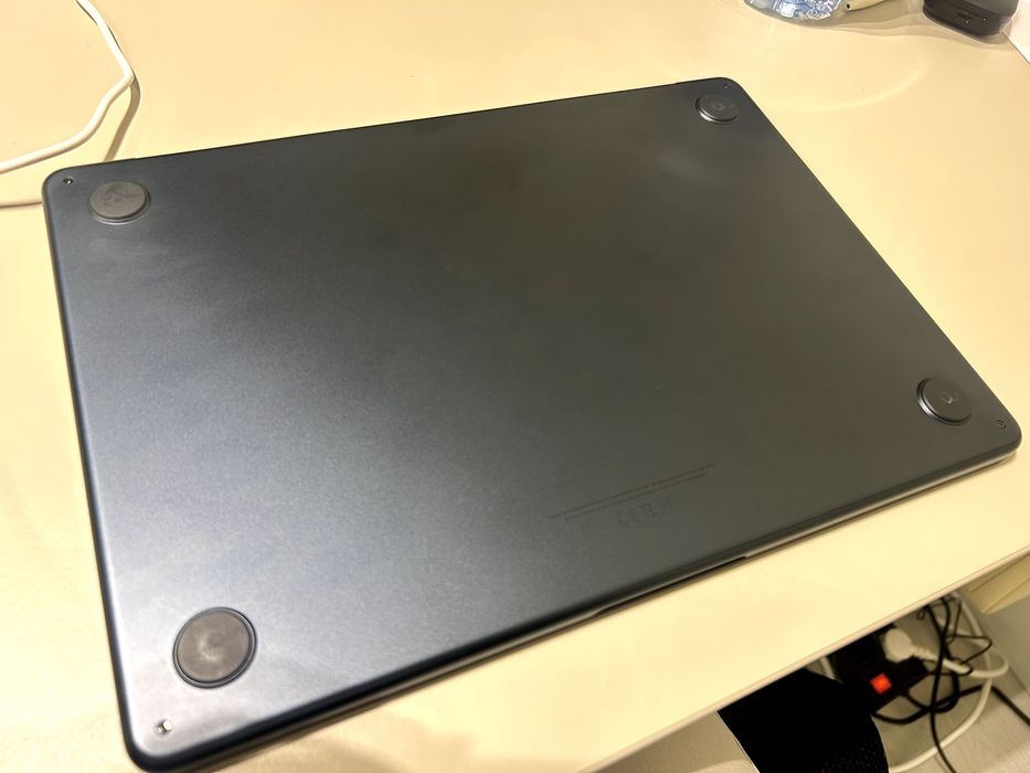 MacBook Air M2 - Como Novo (Com Caixa)