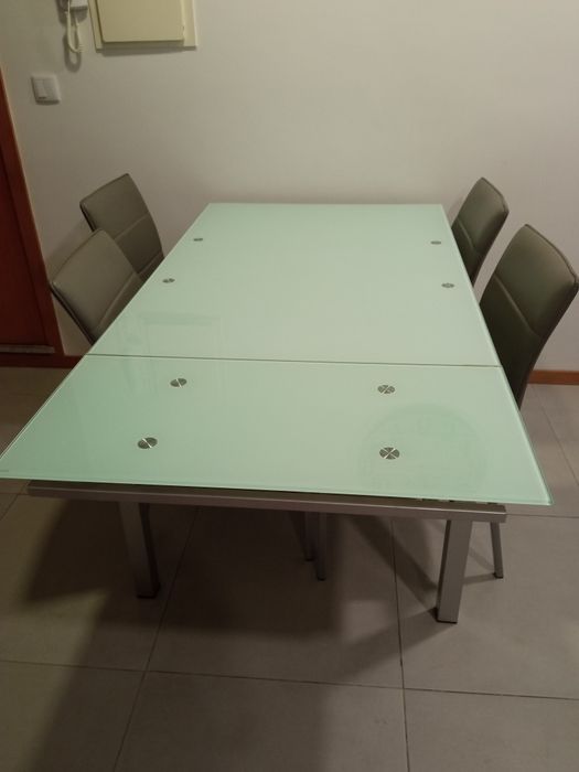 Mesa em vidro termolaminado extensível