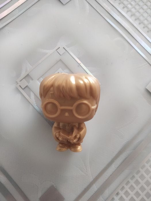 Продам золотого Гарри Поттер 401 из Киндер