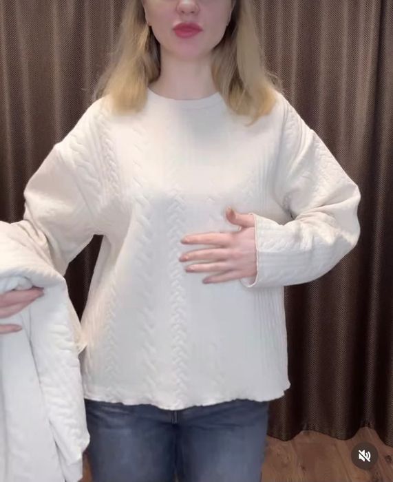 Продам молочный нежный свитерок