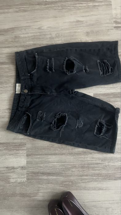 Spodenki męskie L z rozdarciami pas 86 cm