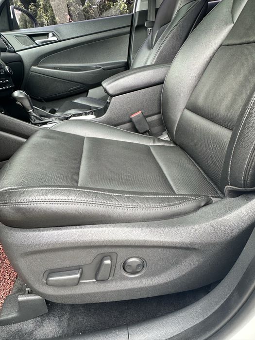 Hyundai Tucson 2015 р. Дизель: 2.0л. Автомат