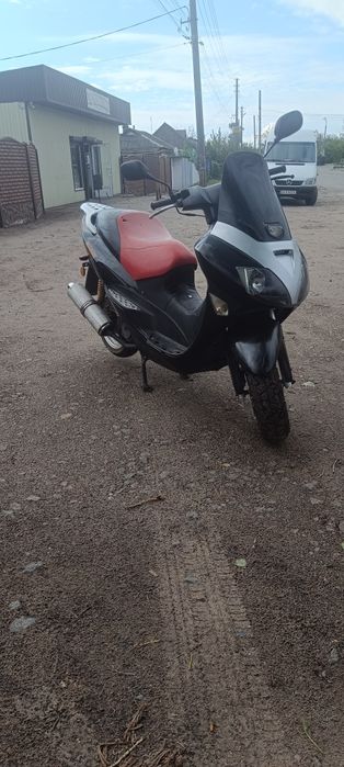 Продам скутер 150 кубов