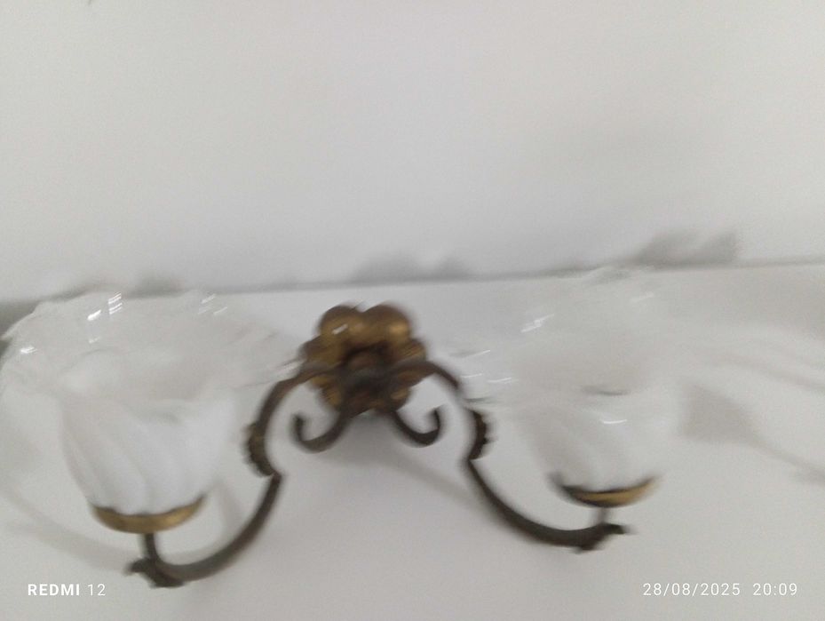 Candeeiro de parede clássico em metal