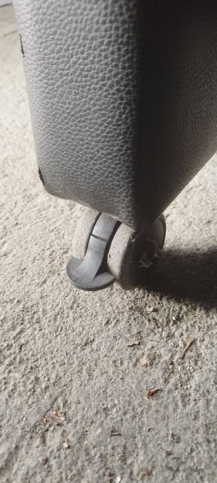 Cadeirão com rodas para pessoas com mobilidade reduzida