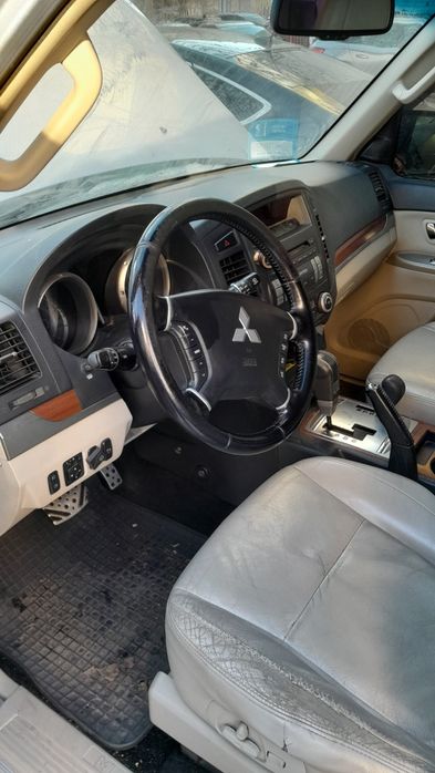 Автомобіль Mitsubishi  Pajero