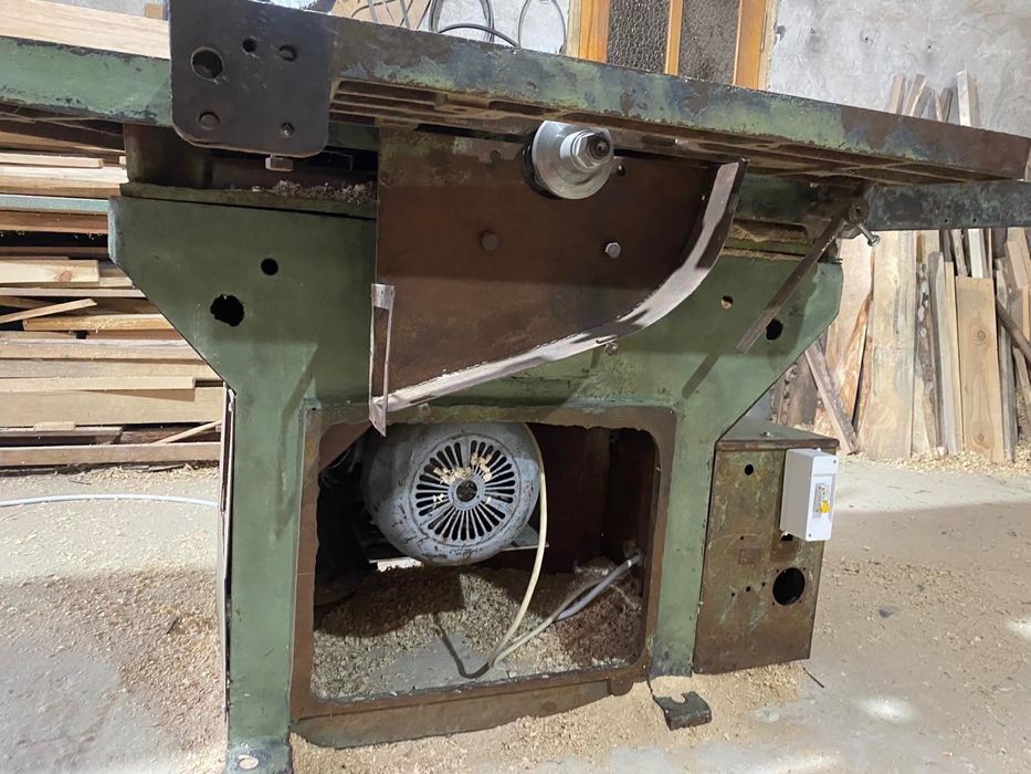 Деревообробний станок.