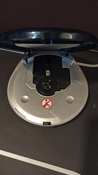 Portable CD Player64738946819074121