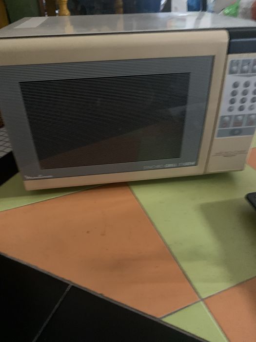 Microondas Moulinex com espeto 1100 W