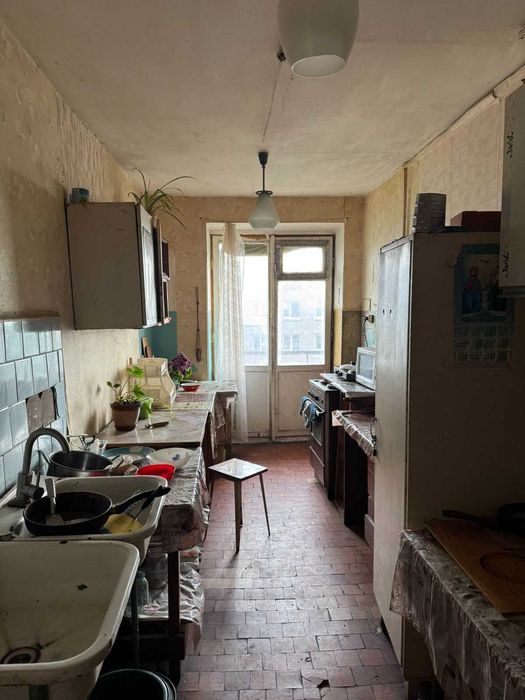 Кімната в гуртожитку по Нарбутівській