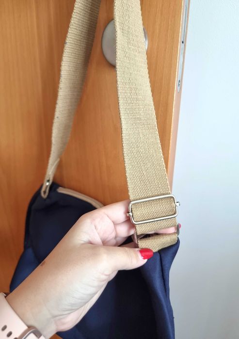 Mala azul escura e castanha clara/ bege