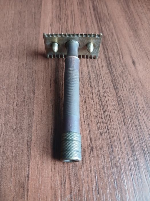 Бритвеный  станок  GILLETTE