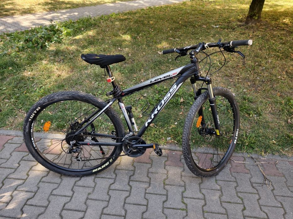 "Sprzedam świetny rower górski! Idealny do lasu i na miasto!"]