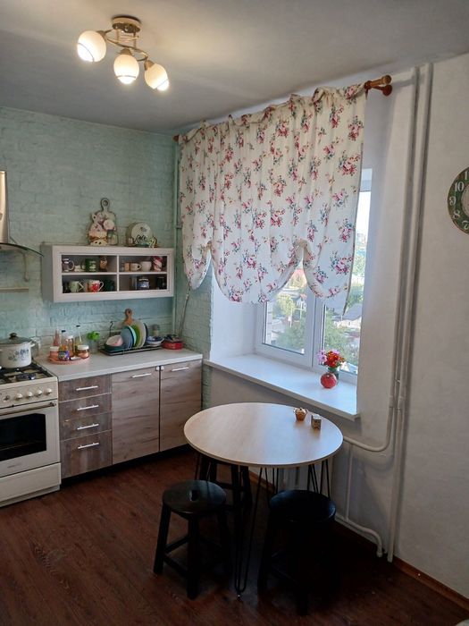 Продається 2-х, кімнатна квартира, вул. Грушевського 17в