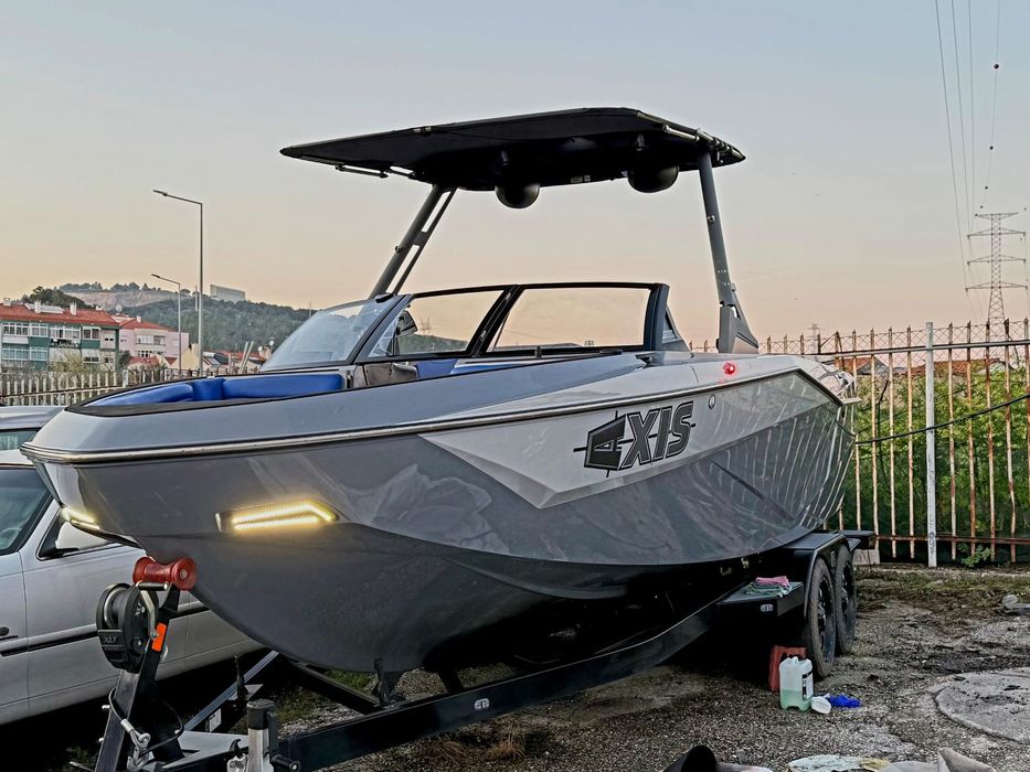 Malibu Axis Wake Research T 250