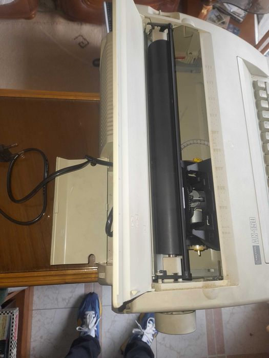 Maquina de escrever Nakajima AX-150