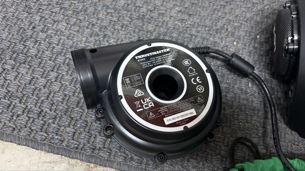 Volante  e pedais Thrustmaster T-GT II