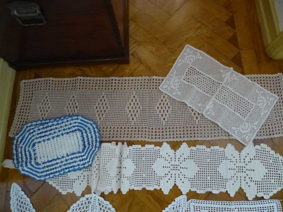 Várias rendas feitas á mão